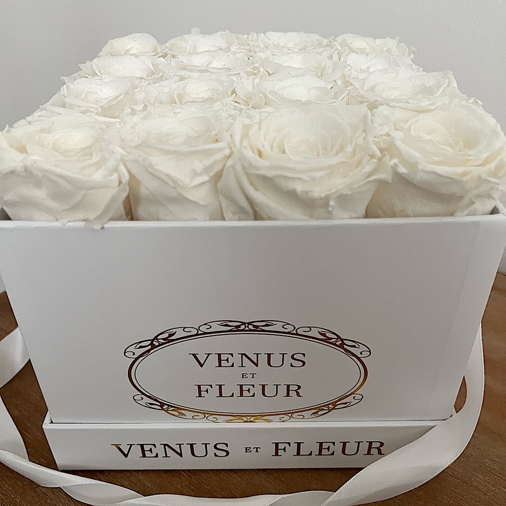 Venus et fleur White Roses box